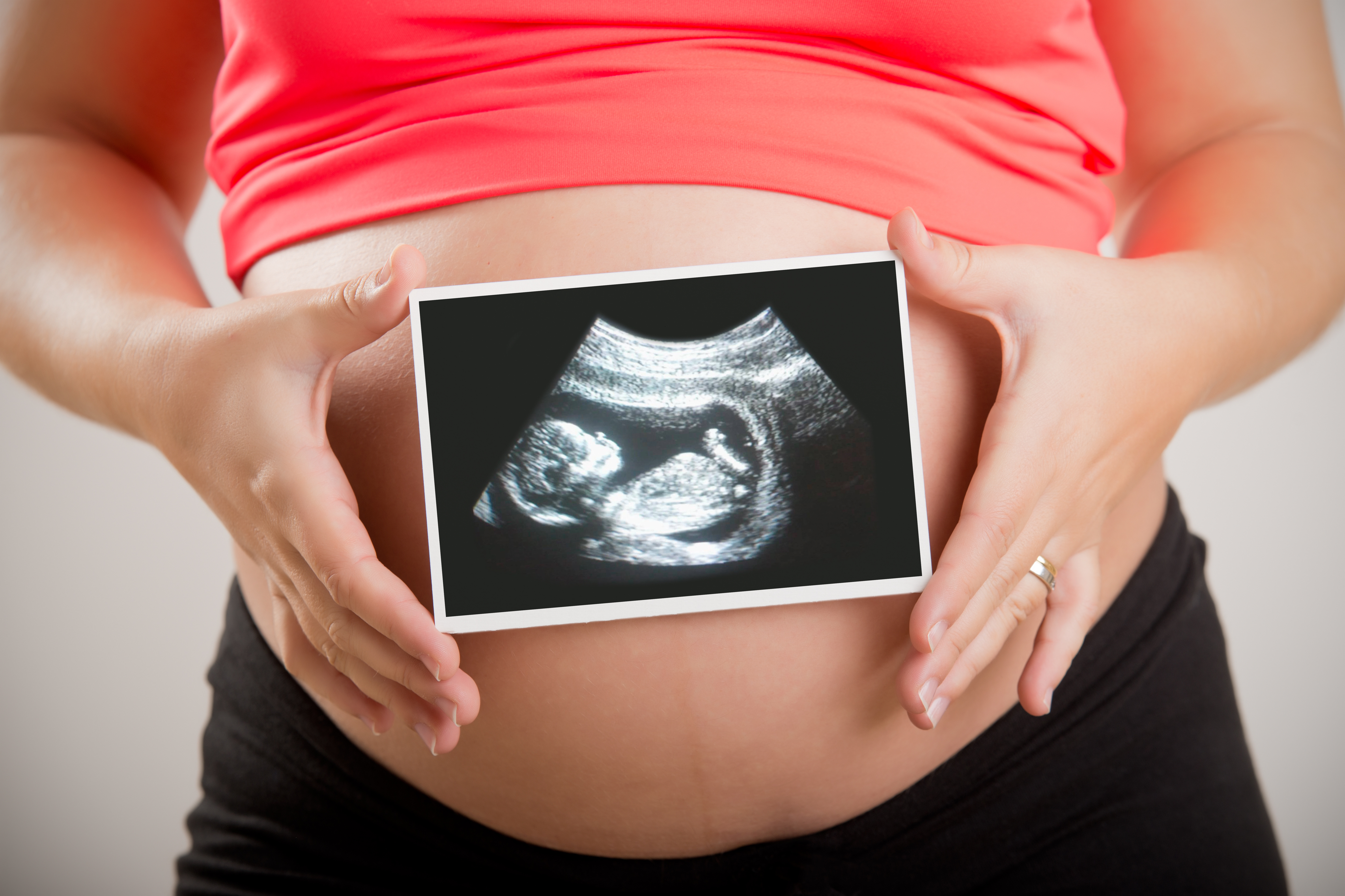 Шевеления на 12 неделе. Ребенок в животе беременной. УЗИ беременных 2 триместр. УЗИ ребенка в животе.
